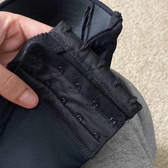 black, bra clip, crop top corset. - Picture 3 of 4